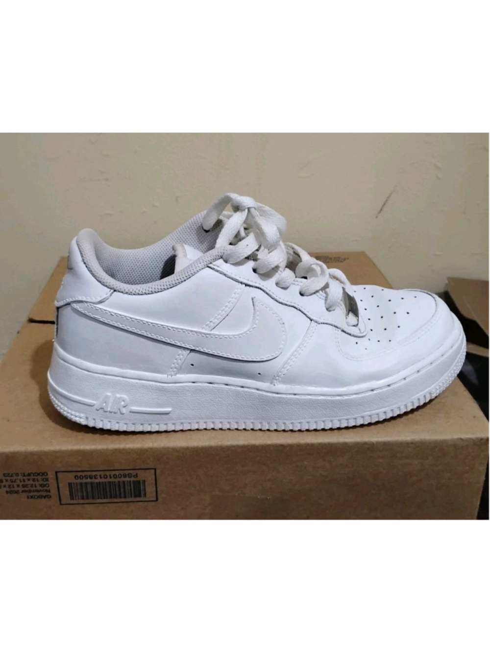 Nike Air Force 1 low Triple White Youth Size 6 Sneakers 314192-117